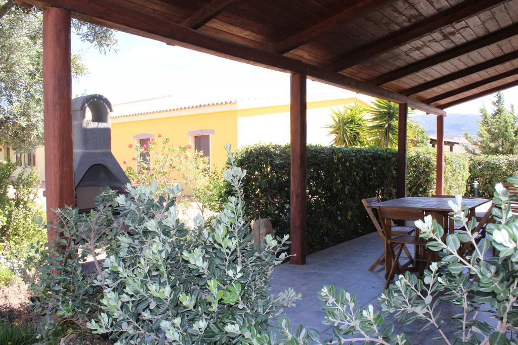 Agriturismo Campesi Casale Tra Le Vigne Aglientu Exterior foto